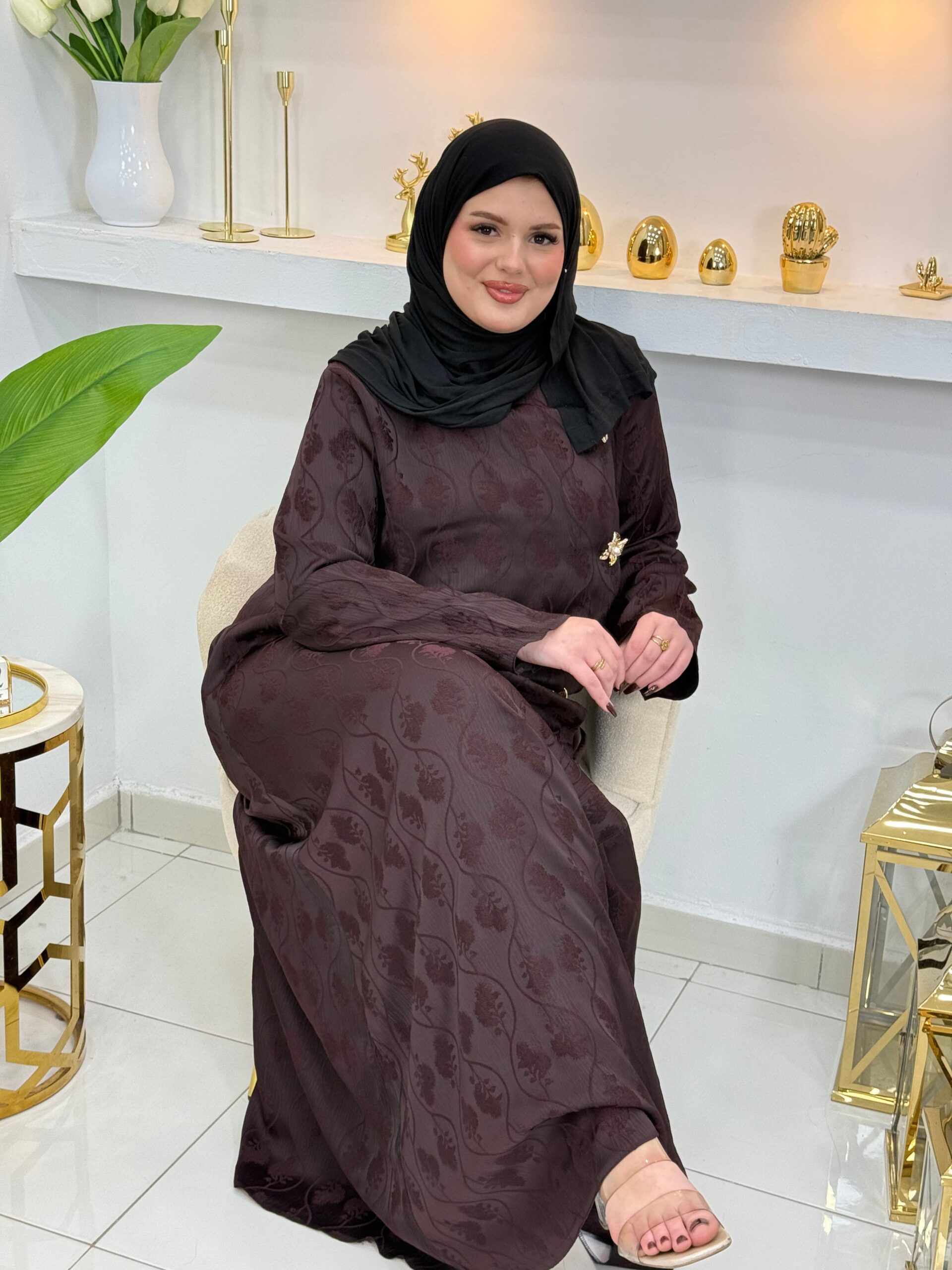 عباءة مشرقية -حضور فخم وأناقة عالية-